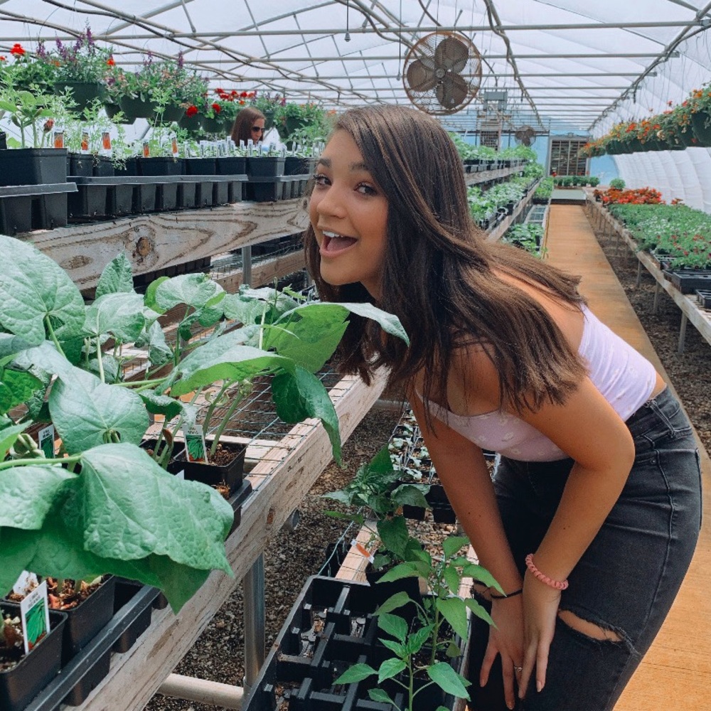 Meet your Posher, Isabella